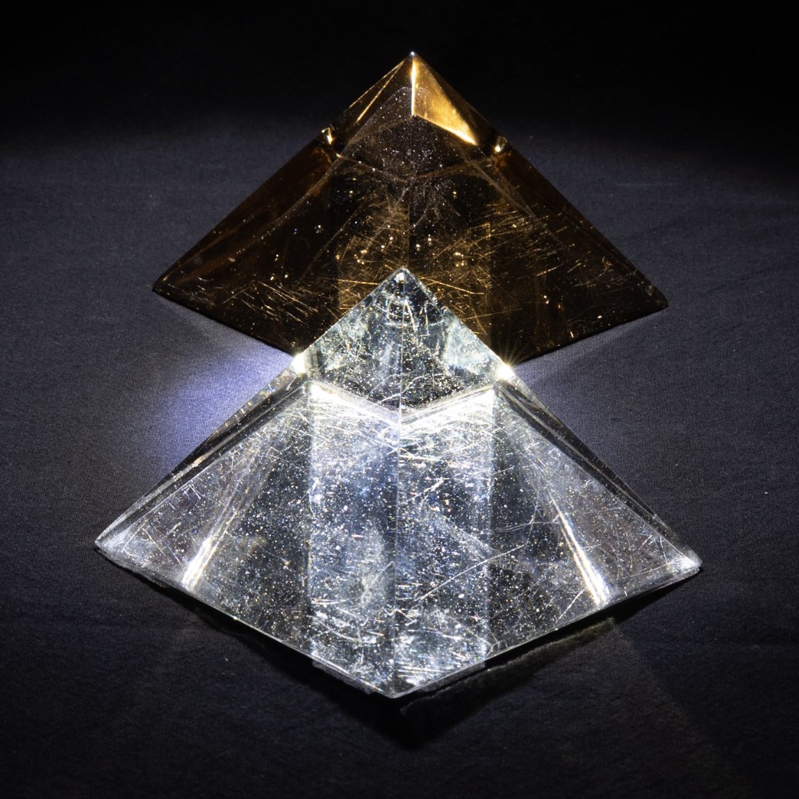 Dyad in Glass